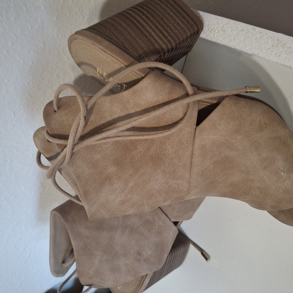 Elegant Tan Women's Heeled Sandals - Picture 8 of 8